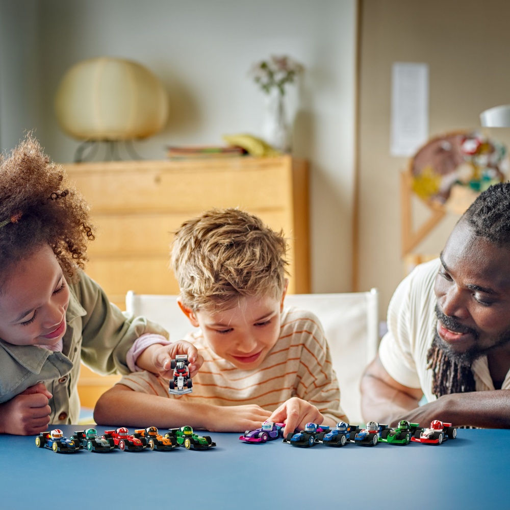 Конструктор LEGO Minifigures Колекційні автомобілі для перегонів F1® 71049