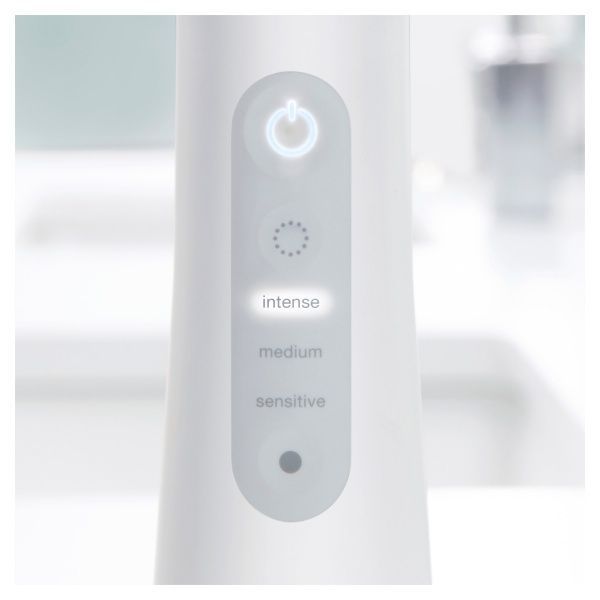 Ирригатор Oral-B Aquacare Pro-Expert с технологией Oxyjet