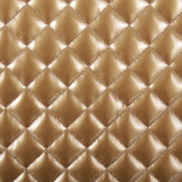 Косметичка лакированная золотой 