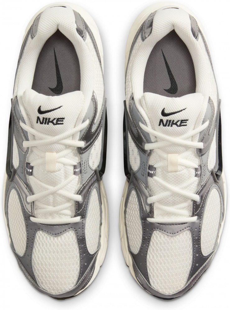 Кросівки чоловічі Nike V5 RNR HJ5228-009 р.45 сірі