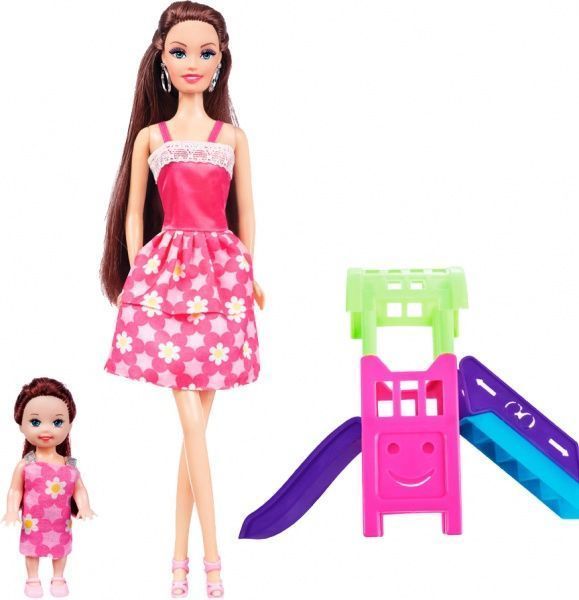 Кукла Ася и маленькая кукла на горке