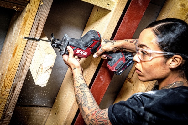 Пила сабельная SKIL SW1E3475CA