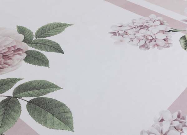 Скатерть Venesia 3D print 160x220 см бежевый с розовым Banian 