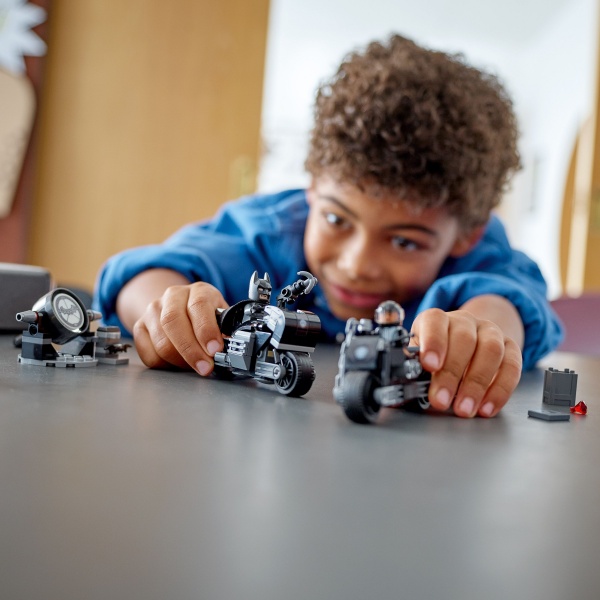 Конструктор LEGO Super Heroes DC Бетмен і Селіна Кайл: переслідування на мотоциклі 76179