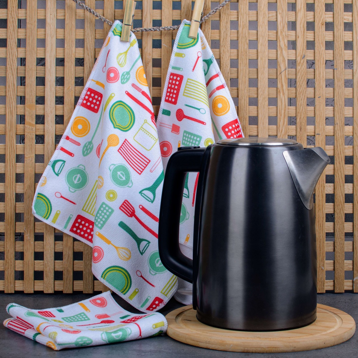 Серветка Kitchenware 30x30 см білий із червоним — фото 1