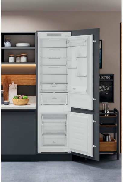 Встраиваемый холодильник Hotpoint Ariston HAC20 T321