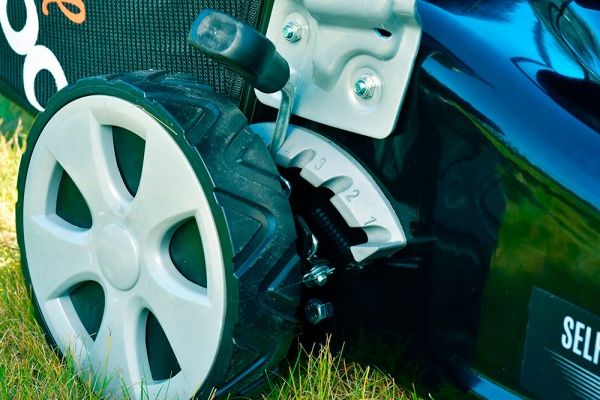 Газонокосилка бензиновая Daewoo DLM 45SP