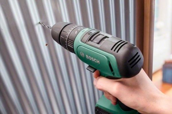 Шуруповерт ударний акумуляторний Bosch UNIVERSALIMPACT 18 06039C8001