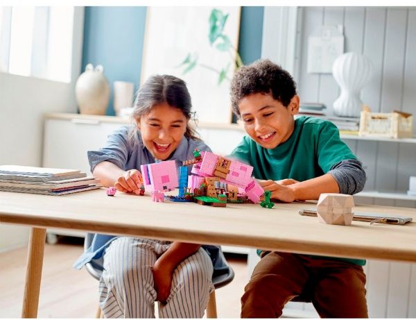 Конструктор LEGO Minecraft Будинок-свиня 21170