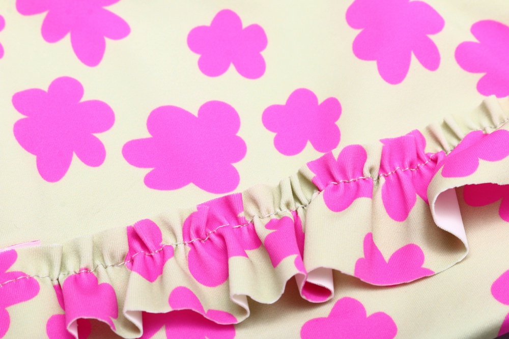 Купальник для девочек Shantou с воланами р.98-104 бежевый с розовым 24ENGLENGL3