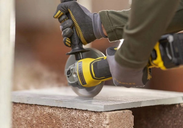 Болгарка (угловая шлифмашина) Stanley FatMax SFMCG700B