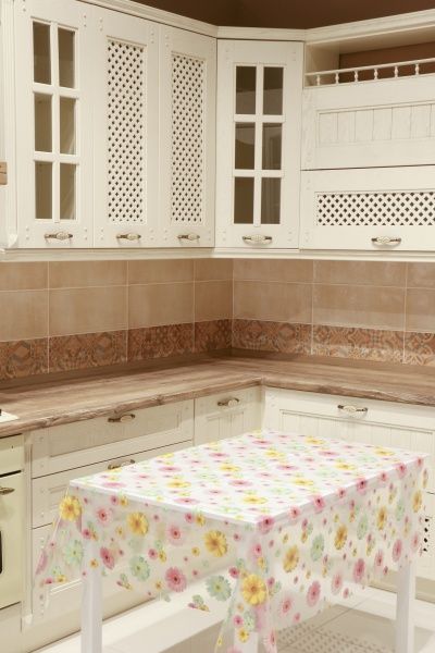 Клейонка Гербера бузкова 1,4 м прозора 8811