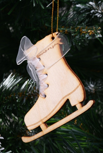 Елочная игрушка Коньки с лентой 5730 7 см 