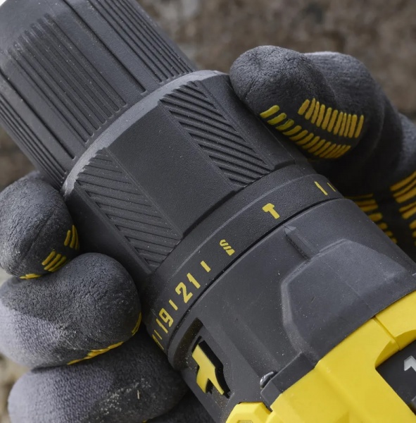 Шуруповерт ударный аккумуляторный Stanley SCD711C2K