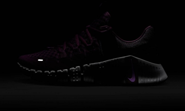Кросівки Nike NIKE FREE METCON 5 DV3950-500 р.40,5 фіолетовий