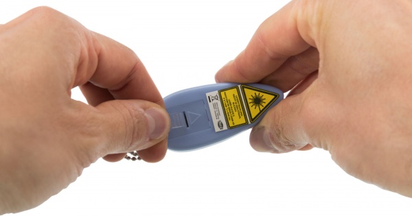 Іграшка для котів Trixie лазерна указка Catch the Light 7 см (4128)