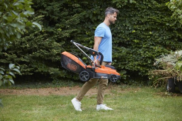 Газонокосарка акумуляторна Black+Decker BCMW3318L2