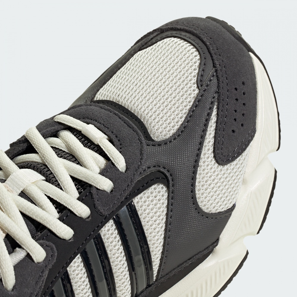 Кросівки жіночі Adidas CRAZYCHAOS 2000 JR0755 р.37 1/3 білі із чорним