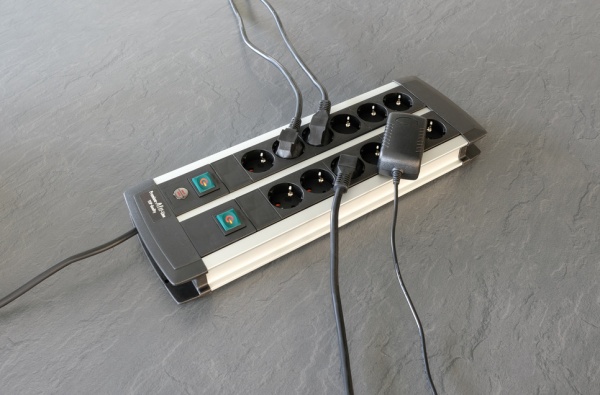 Подовжувач побутовий Brennenstuhl Premium Alu-Line із заземленням чорний 3 м 1391000912 