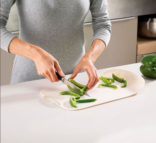 Доска разделочная Chop & Drain со встроенным ситом белая Joseph Joseph