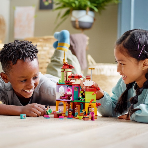 Конструктор LEGO ǀ Disney Princess Будинок Мадригал 43202