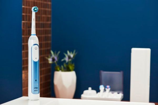Электрическая зубная щетка Oral-B Smart 6 6000n D 700.535.5XP CR