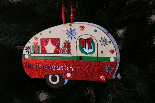 Декоративная подвеска Трейлер 18x10 см разноцветный NY21037