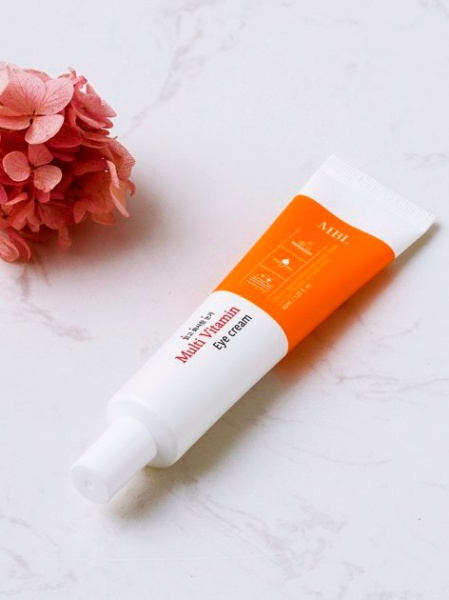 Крем під очі MBL Multi Vitamin Eye Cream з вітамінами 40 мл
