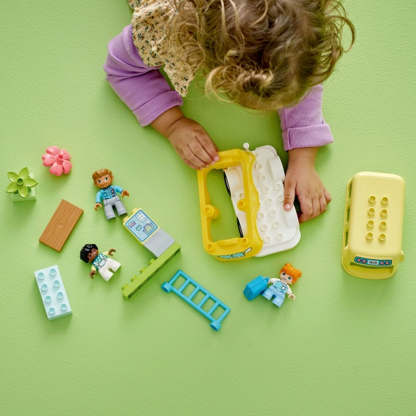 Конструктор LEGO DUPLO Поїздка на автобусі 10988