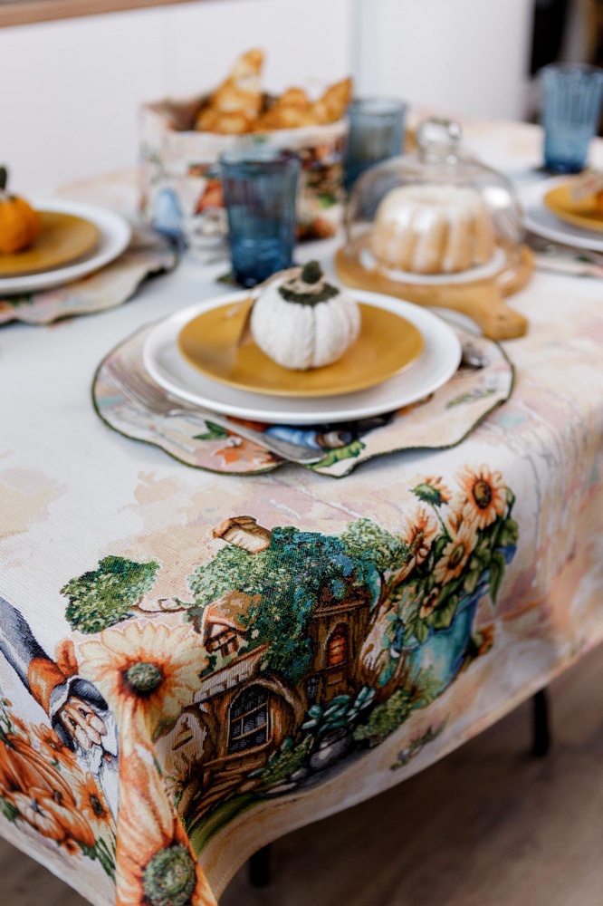 Скатерть Тыквенные гномы 135x180 см бежево-желтый Прованс