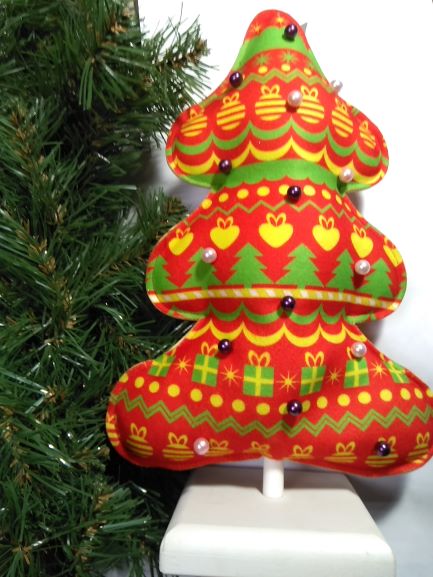 Прикраса новорічна на підставці Ялинка червона з перлинами 30 см 