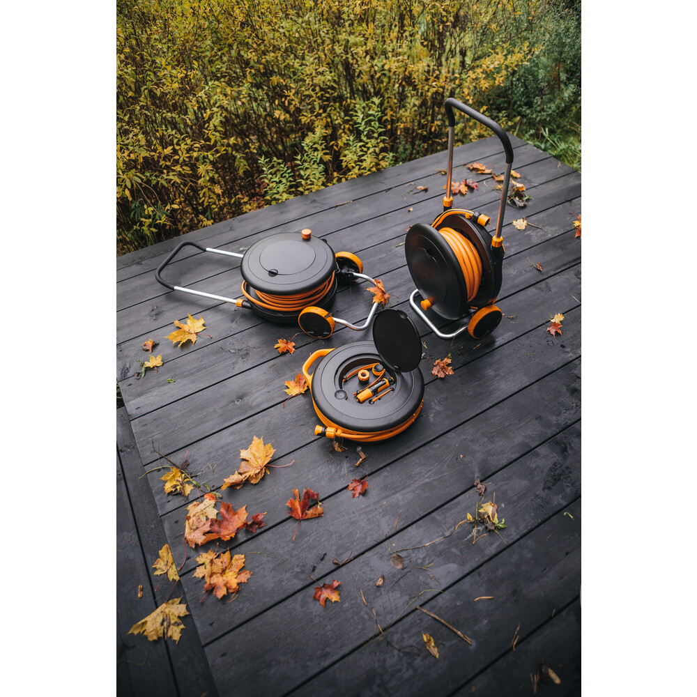 Катушка Fiskars со шлангом (9мм) 15м и набором аксессуаров S (1020436)