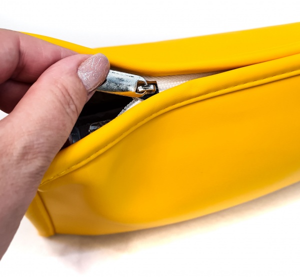 Косметичка класична 24х14х8 см жовтий