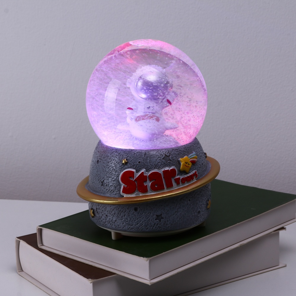 Куля сніжна JM21C38 Космонавт 16.5 см