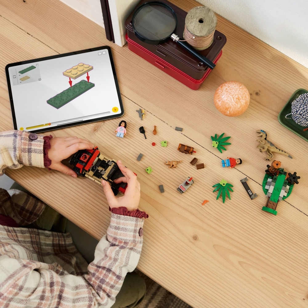 Конструктор LEGO Jurassic World Бегство по бездорожью от раптора 76972