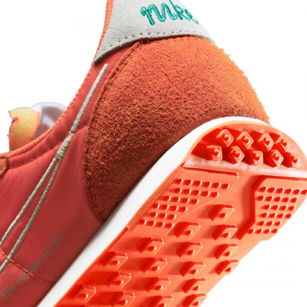 Кроссовки Nike WAFFLE TRAINER 2 DH4390-800 р.US 10 оранжевый