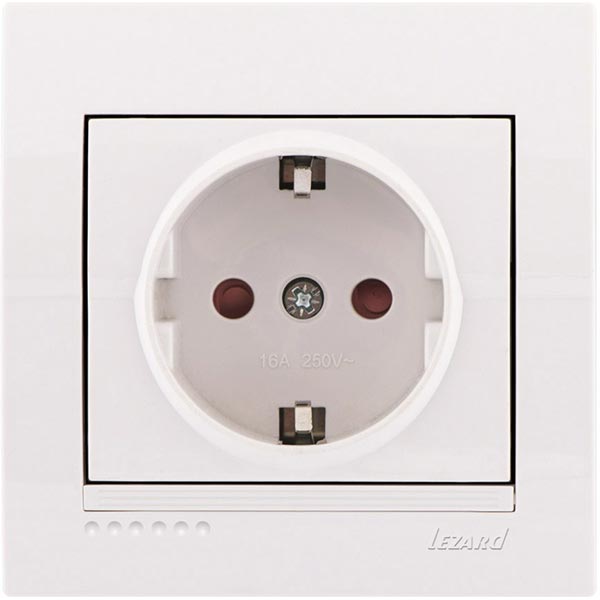 Розетка с заземлением Lezard Deriy 16 А 250 В со шторками белый 702-0202-124В