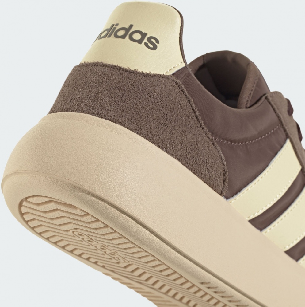 Кросівки чоловічі Adidas BARREDA DECODE EARSTR/WARVAN/SHABRN JR3519 р.43 1/3 коричневі
