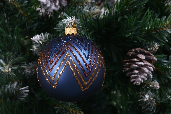 Елочная игрушка в форме шара геометрическим рисунком 8 см в ассортименте 