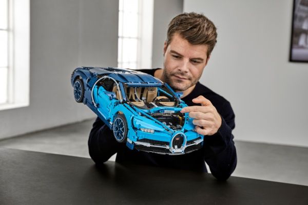 Конструктор LEGO Technic Bugatti Chiron 42083