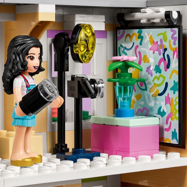 Конструктор LEGO Friends Художня школа Емми 41711