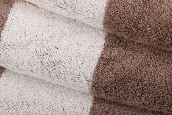 Полотенце махровое Mosaic 80x150 см сливовый Cawo 