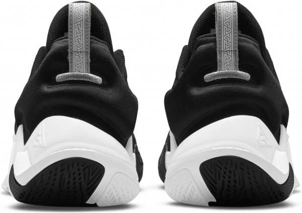 Кросівки Nike Giannis Immortality CZ4099-010 р.US 9,5 чорний