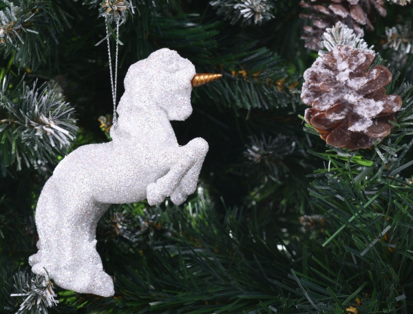 Подвеска Единорог 2 6х12х3 см бриллиантовая присыпка серебряный