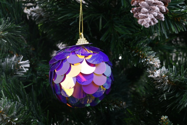 Ялинкова іграшка в форме шара с пайетками в ассортименте 80 мм CAA125110 