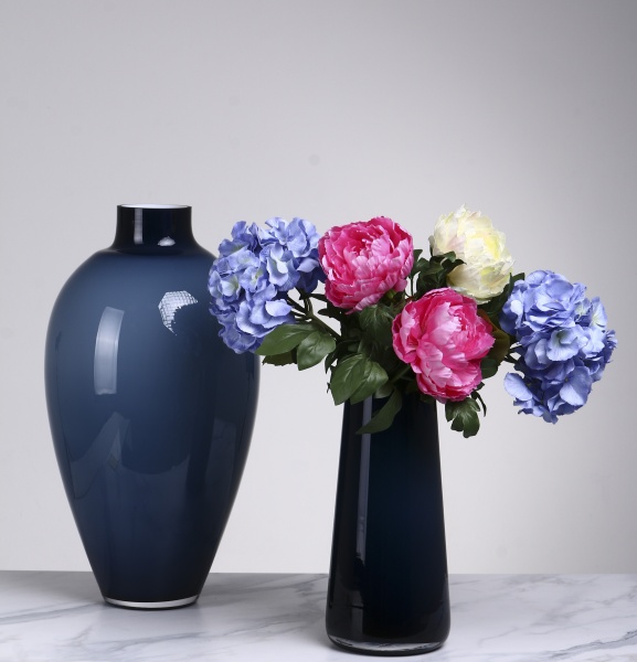 Ваза Wrzesniak Glassworks Amphor 47 см темно-синя 