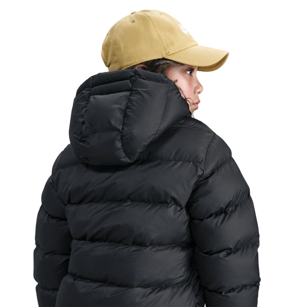 Куртка унисекс Nike Sportswear All Day Play Older Kids' Puffer Jacket р.136 черный HJ2722-010