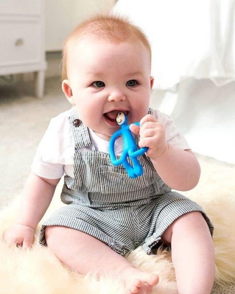 Прорезыватель Matchstick Monkey Обезьянка темно-синяя 10,5 см (MM-T-011)