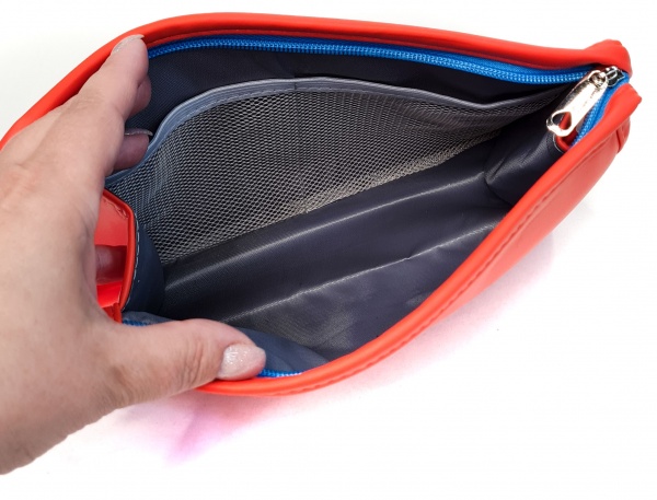 Косметичка классическая 24х14х8 см красный