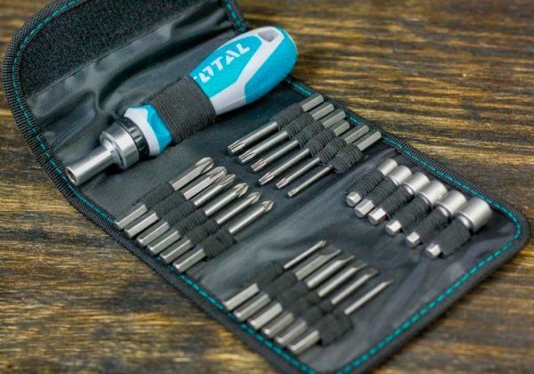 Отвертка-держатель бит Total с набором бит головок 26 шт. 24 шт. TACSD30266